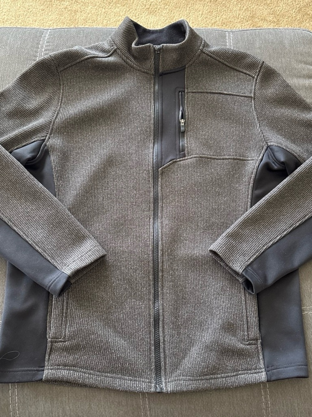 Izod Men's Charcoal Gray Lightweight Full-Zip Jacket. L